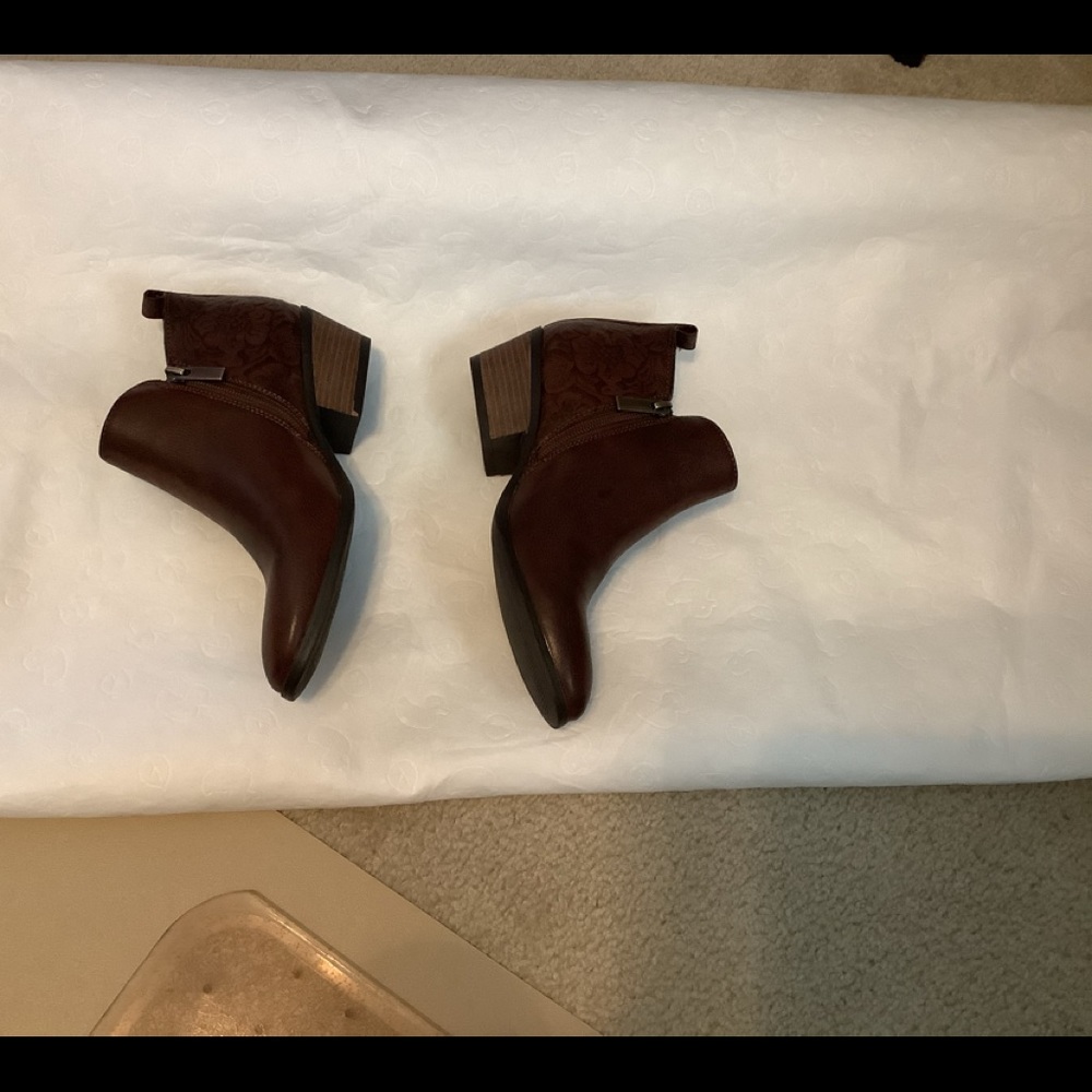 Ladies Xappeal booties NWOT - Picture 2 of 4